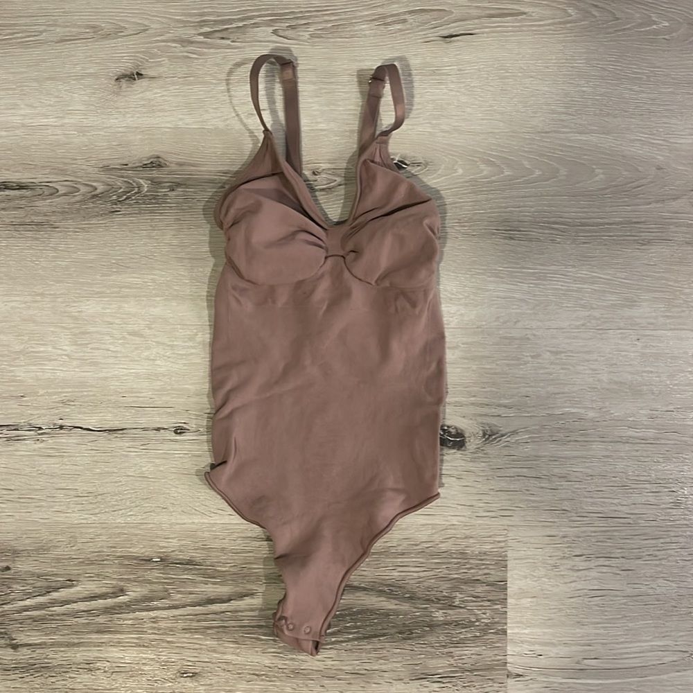 SKIMS SEAMLESS SCULPT THONG BODYSUIT - UMBER - Picture 2 of 4